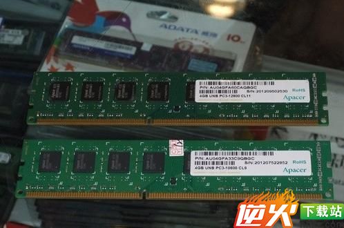 威刚4GB DDR3-1600和4GB DDR3-1333内存的正面对比