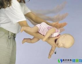 宝宝吃饭噎着怎么办?