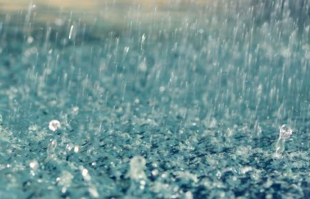 雨很美丽，偶尔和雨接