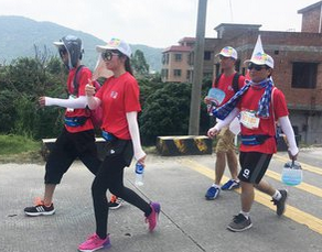 在人生的道路上要互相