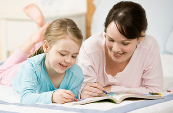 多让孩子看书，培养他们阅读的兴趣