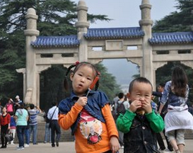 一家出游之际让姐弟俩多学习新事物、开拓视野