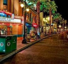 多数乘客是住在市郊的人,每天来回市中心工作